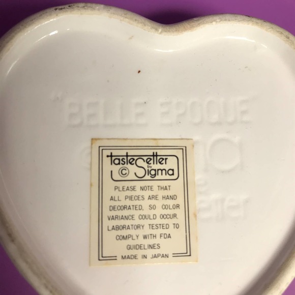 Vintage Ceramic Heart Trinket Box Raised Cameo Handcrafted Belle Epogue Japan - Picture 6 of 11